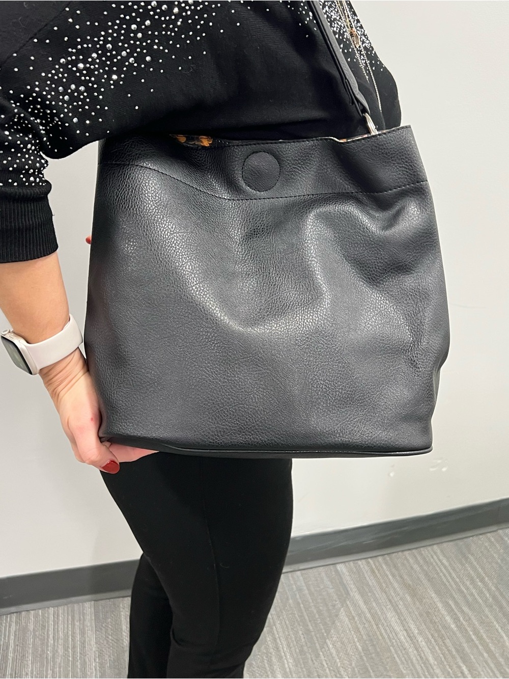 Carlos Santana Black Pebbled Leather Shoulder Bag - Picture 7 of 15